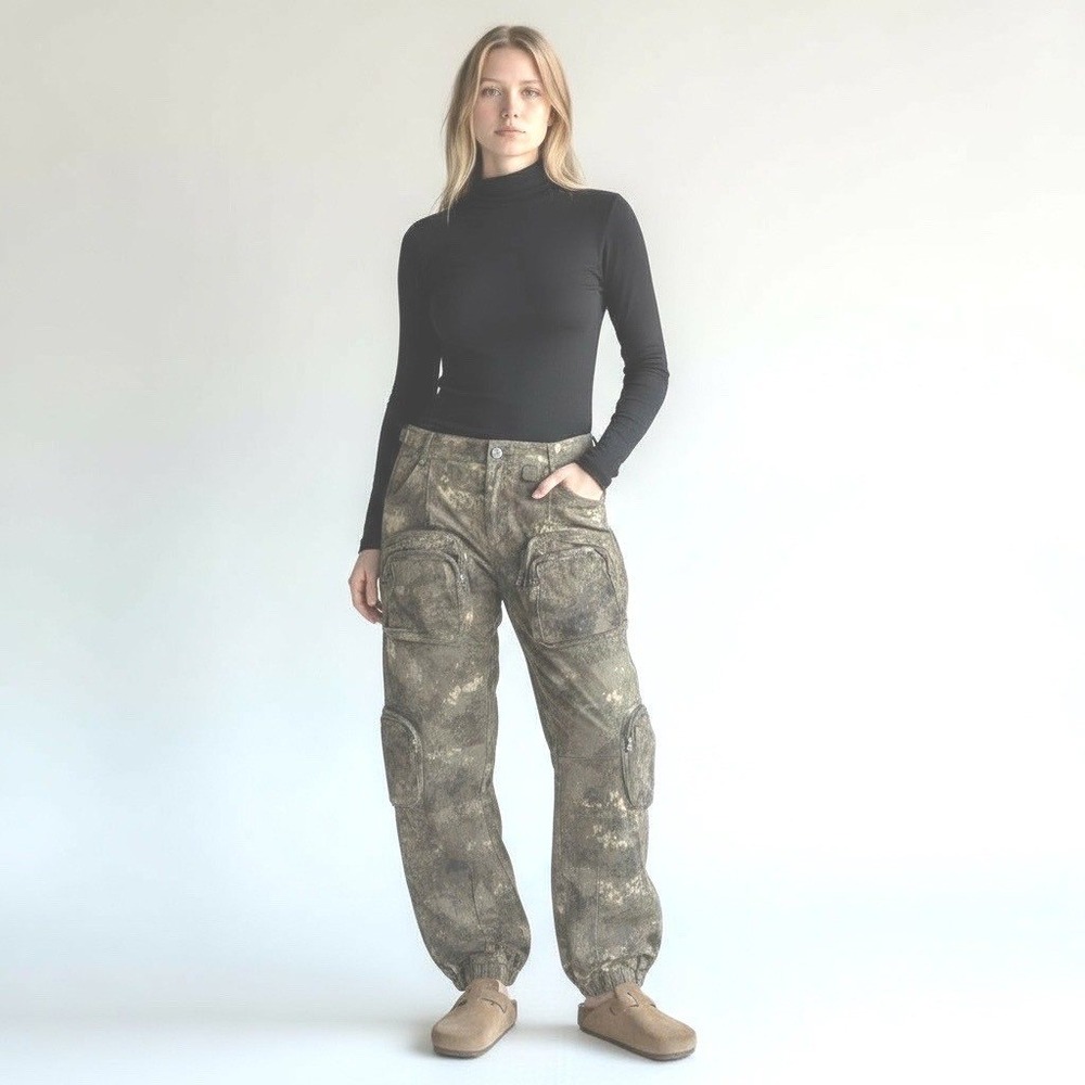Cambridge Oversized Cargo Camo EdgyChic Gorpcore Jogger Pants Women's Size M NWT - Picture 3 of 12